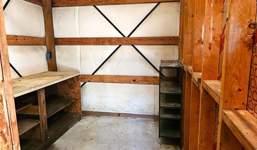 More Photos Of 407 Taylor St, West Columbia Light Distribution For Sale