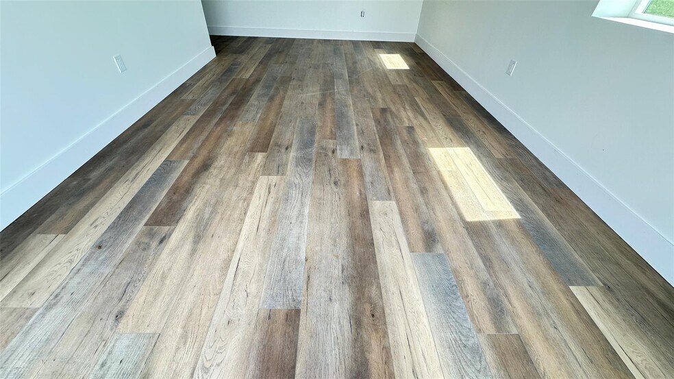 More Photos Of 1704 Westair, Gainesville Warehouse For Lease