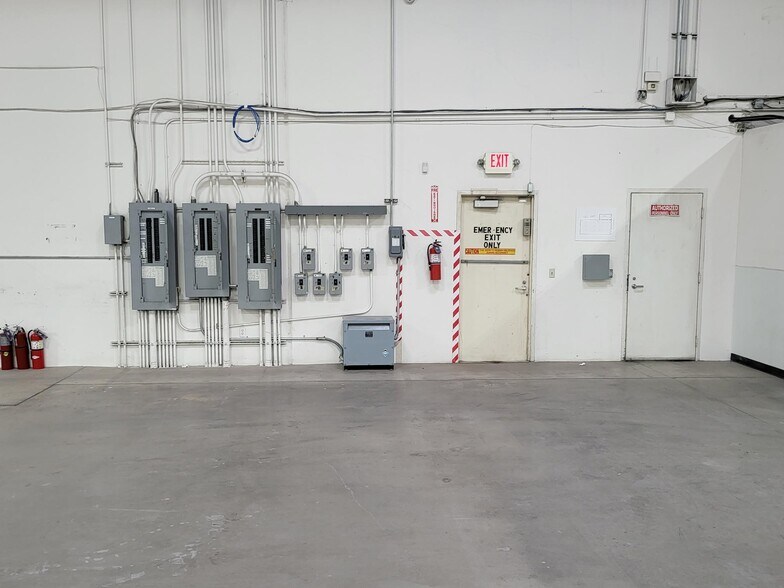 More Photos Of 3326 Ponderosa Way, Las Vegas Warehouse For Lease