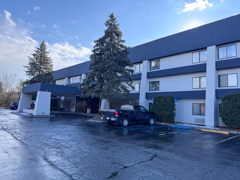 More Photos Of 6460 Dixie Hwy, Bridgeport Hotel For Sale