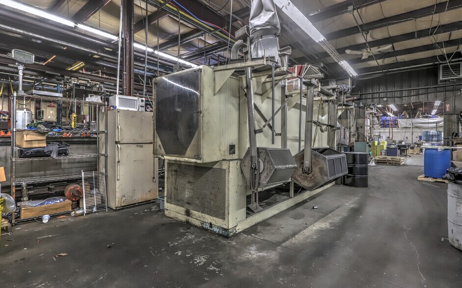 More Photos Of 15 Container Dr, Terryville Manufacturing For Sale