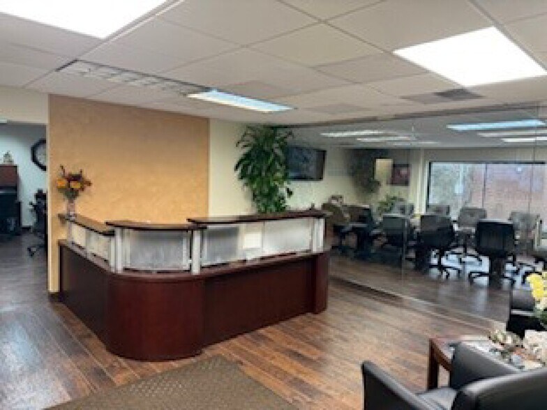 More Photos Of 1877 Orchard Lake Rd, Sylvan Lake Medical For Sale