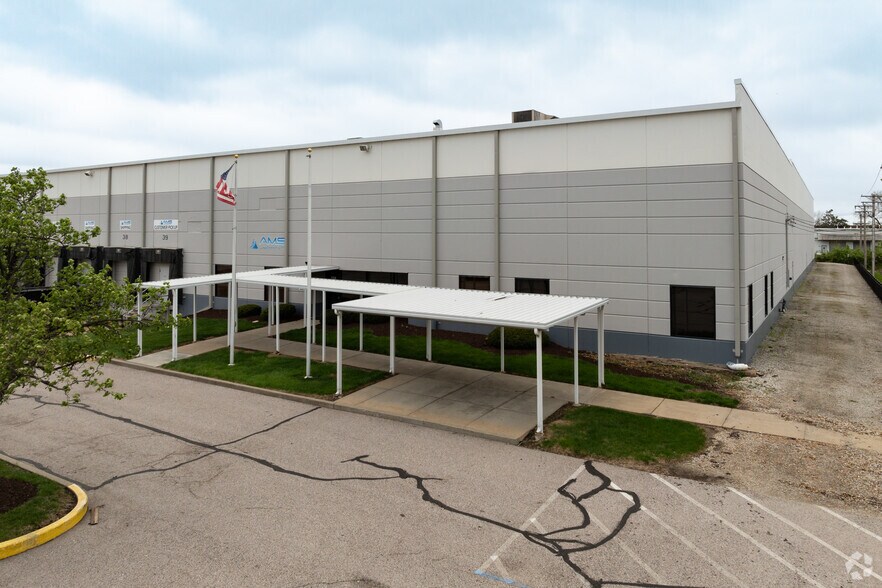 More Photos Of 415 Axminister Dr, Fenton Warehouse For Lease