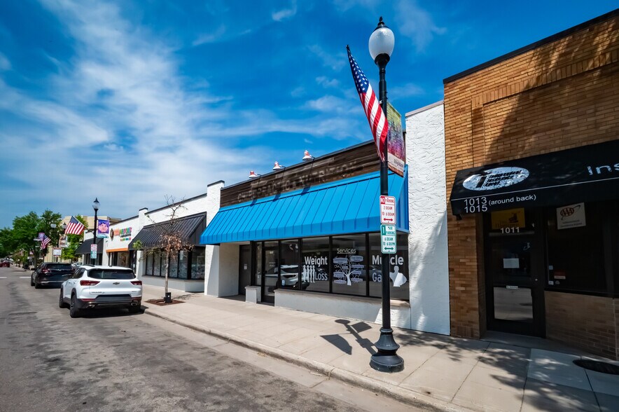 More Photos Of 1017-1023 Mainstreet, Hopkins Storefront For Lease