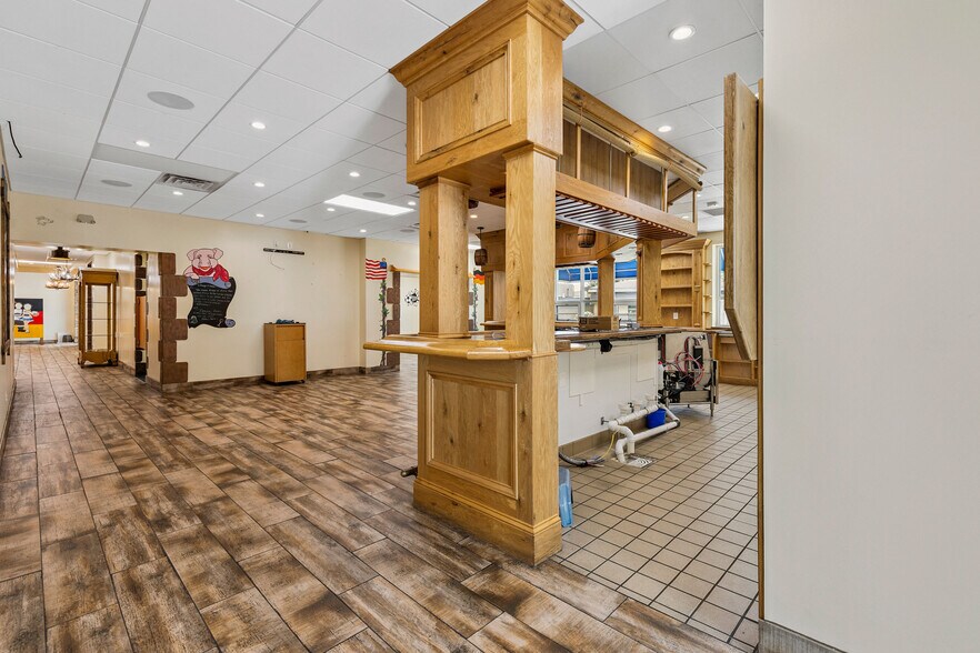 More Photos Of 102 N Rogers St, Aberdeen Restaurant For Sale