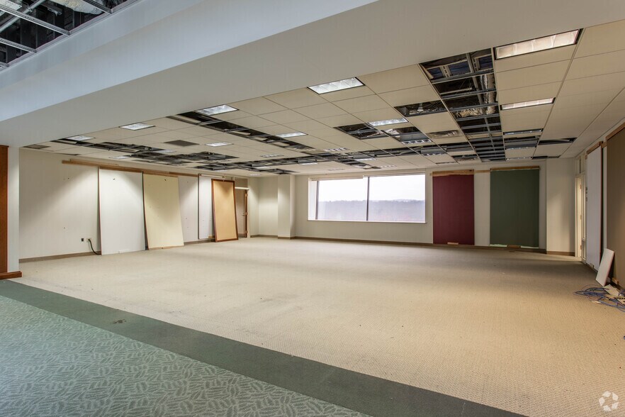 More Photos Of 1500 E Main St, Newark Office For Sale