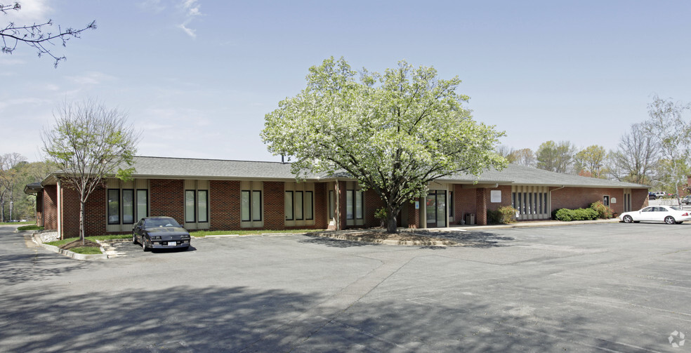 Primary Photo Of 1770 N Parham Rd, Richmond Office For Lease