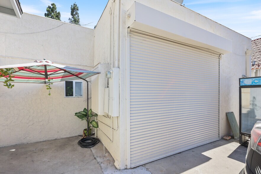 More Photos Of 15323 Paramount Blvd, Paramount General Retail For Sale