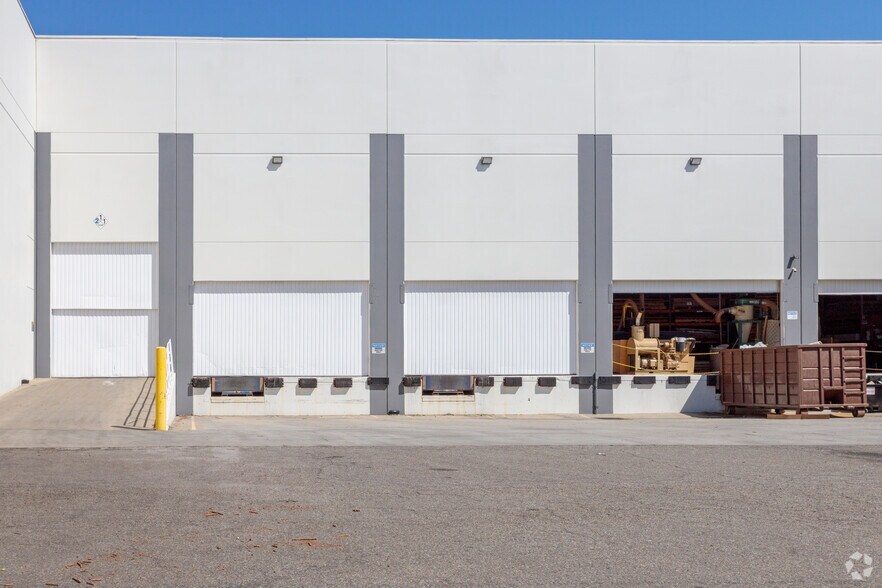 More Photos Of 13101-13111 Moore St, Cerritos Warehouse For Lease