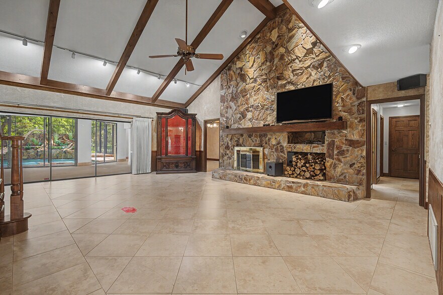 More Photos Of 2160 Laurence Dr, Clearwater Office For Sale