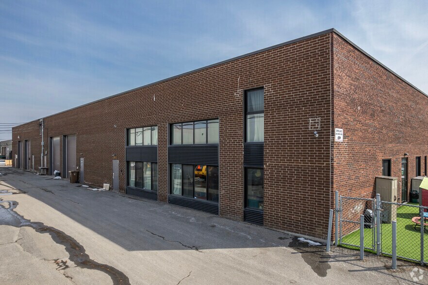 More Photos Of 6085-6095 Blvd Couture, Montréal Unknown For Lease