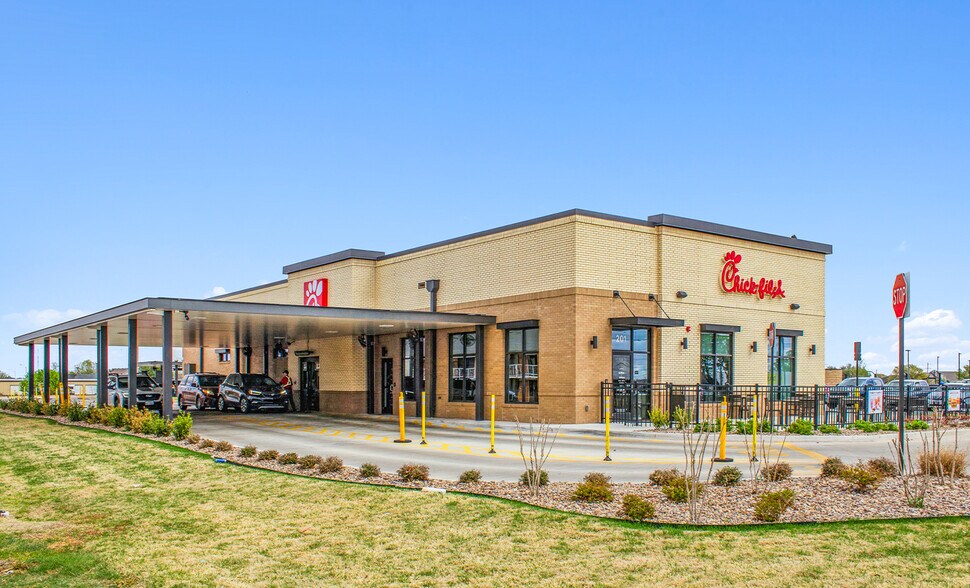 Primary Photo Of 201 E Tamarack Rd, Altus Fast Food For Sale