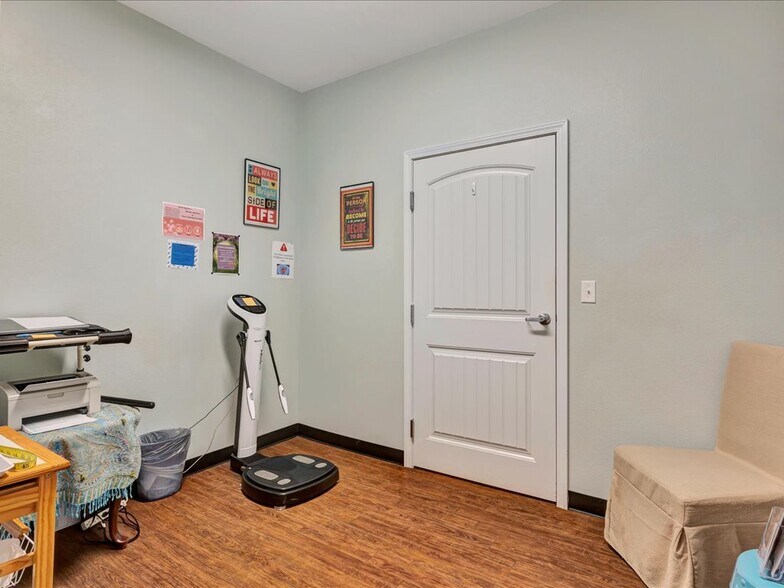 More Photos Of 203 Christie Dr, Lufkin Healthcare For Sale