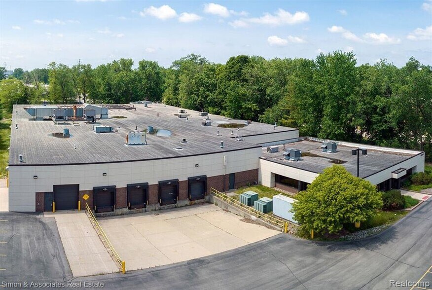 More Photos Of 15203 S Commerce Dr, Dearborn Manufacturing For Lease