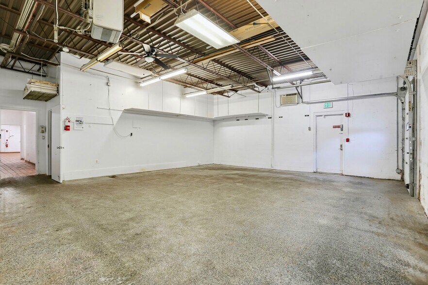 More Photos Of 505 Jermor Ln, Westminster Restaurant For Lease