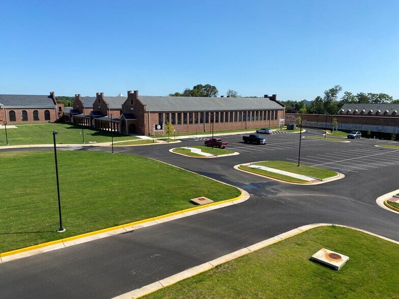 More Photos Of Intersection Of Silverbrook Rd & White Spruce Way, Lorton Supermarket For Lease