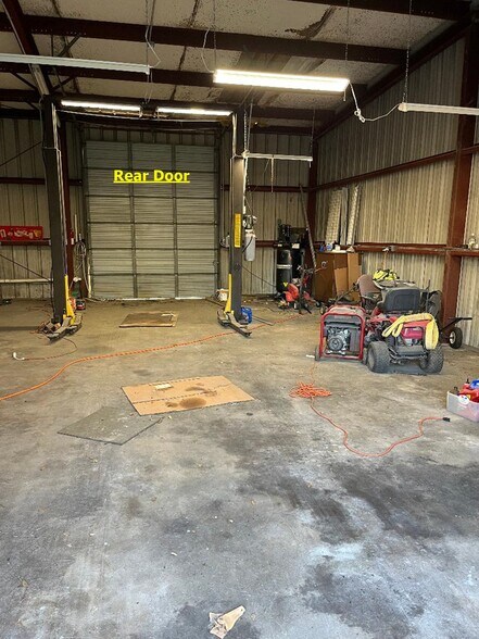 More Photos Of 11914 New Meadow Dr, Houston Light Manufacturing For Sale