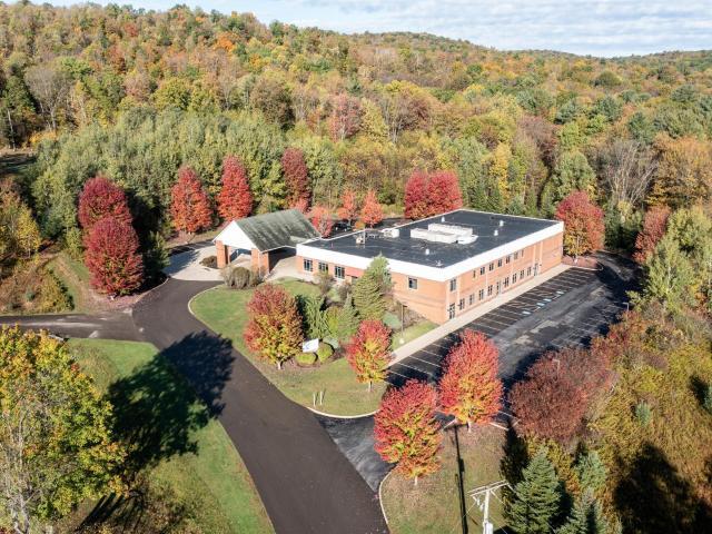 More Photos Of 10 Timberview Ln, Russell Medical For Sale