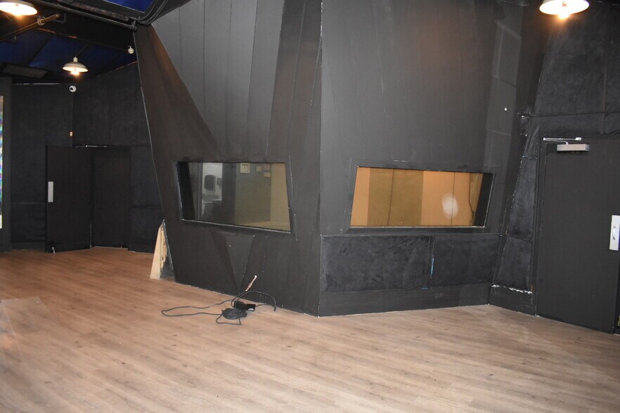 More Photos Of 1655 S Compton Ave, Los Angeles Manufacturing For Sale