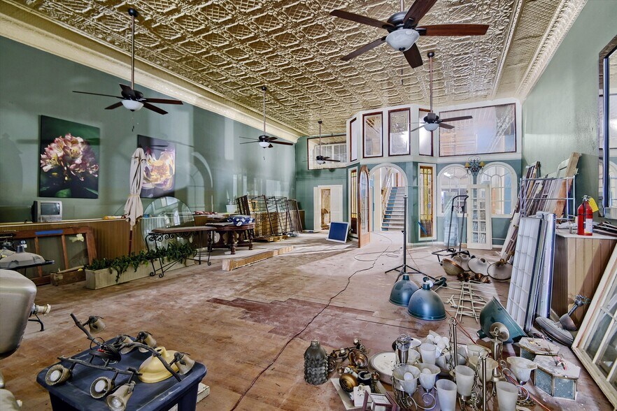 More Photos Of 115 S Travis St, Sherman General Retail For Sale