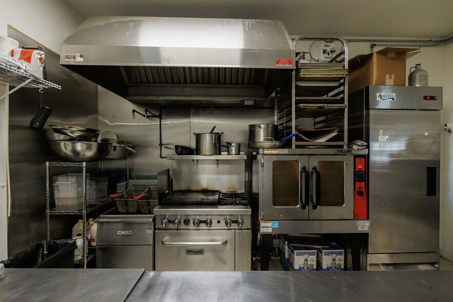 More Photos Of 139 S Main St, Sheffield Freestanding For Sale