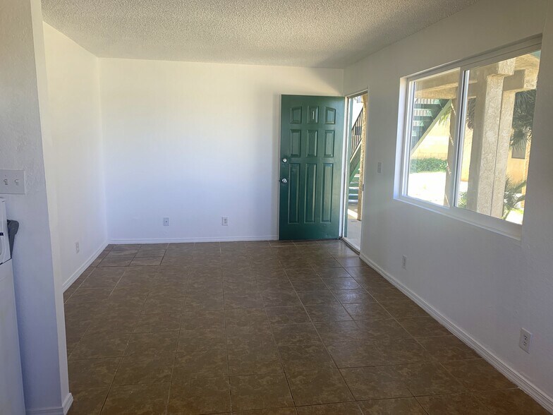 More Photos Of 20961 83rd St, California City Apartments For Sale