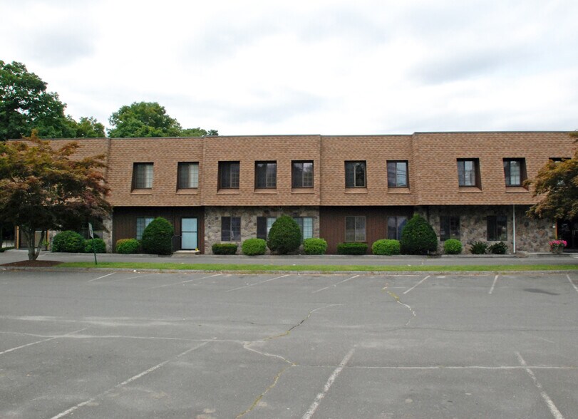 More Photos Of 304 Federal Rd, Brookfield Office For Lease