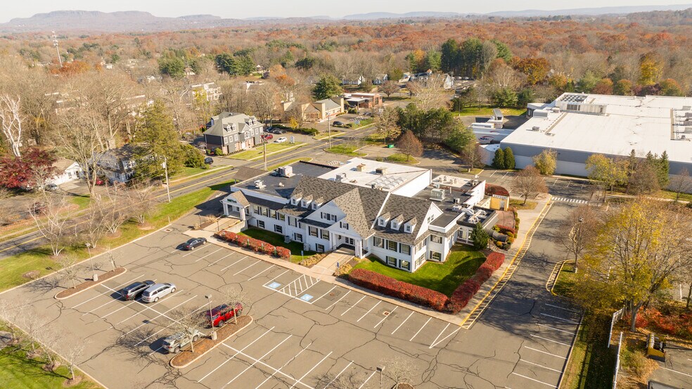 More Photos Of 286 Maple Ave, Cheshire Unknown For Lease