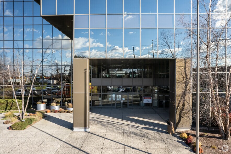 More Photos Of 250 Moonachie Rd, Moonachie Office For Lease