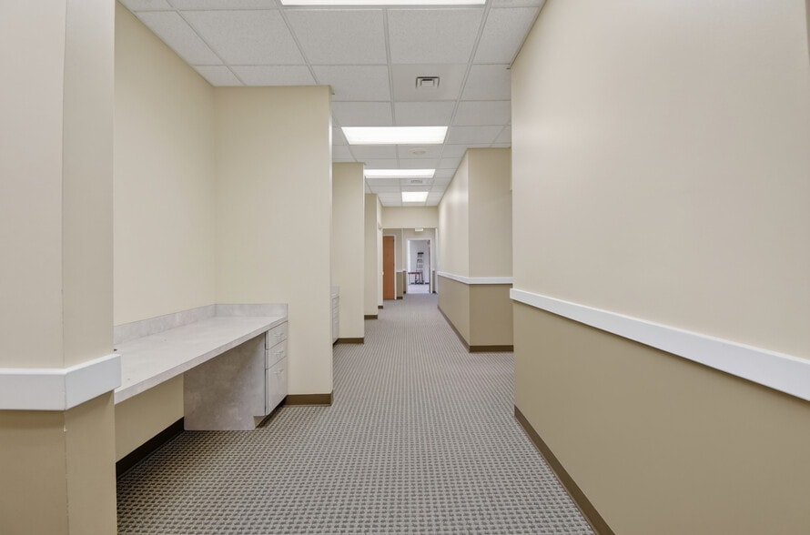 More Photos Of 6852 Belfort Oaks Pl, Jacksonville Medical For Sale