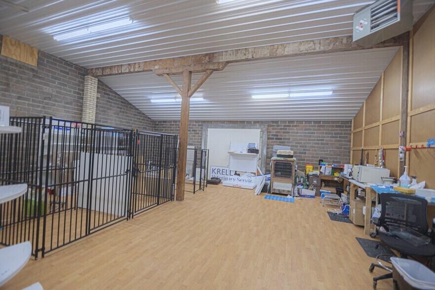 More Photos Of 105 Ash Ave NE, Wadena Veterinarian Kennel For Sale