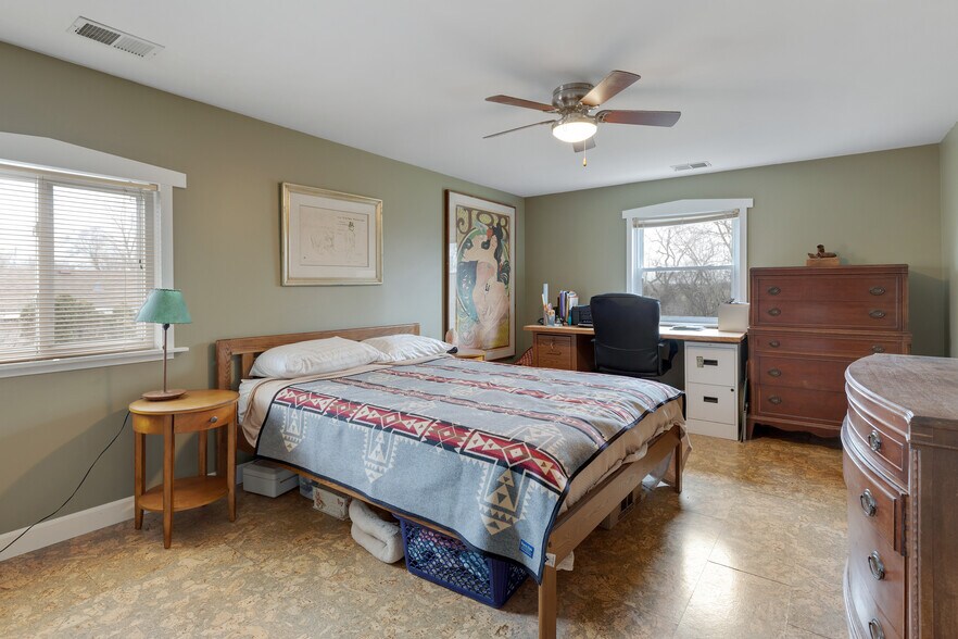 More Photos Of 8621 US Hwy 12, Richmond Bar For Sale