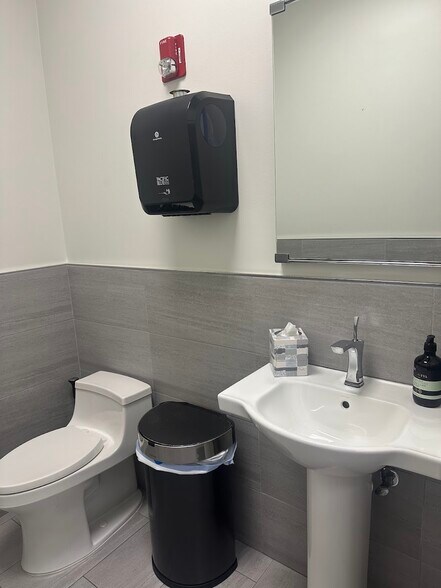 More Photos Of 161 Commerce Rd, Boynton Beach Warehouse For Sale