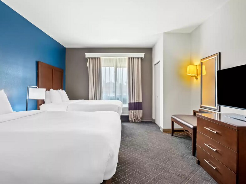 More Photos Of 200 Centennial Blvd, Lindale Hotel For Sale