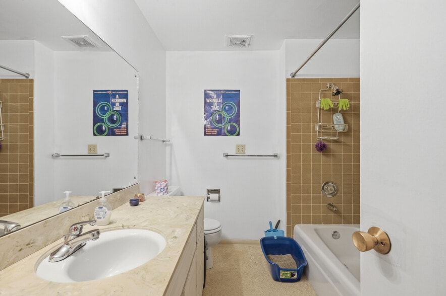 More Photos Of 3600 25th Ave W, Seattle Apartments For Sale