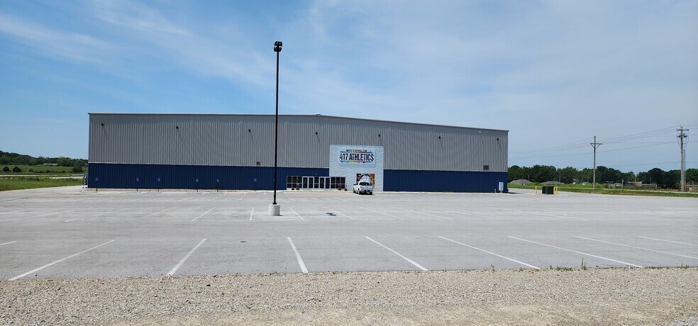 More Photos Of 300 W Hayward Dr, Mount Vernon Sports And Entertainment For Sale