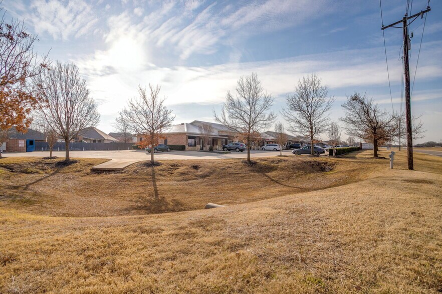 More Photos Of 1318-1324 NW John Jones Dr, Burleson Office For Lease