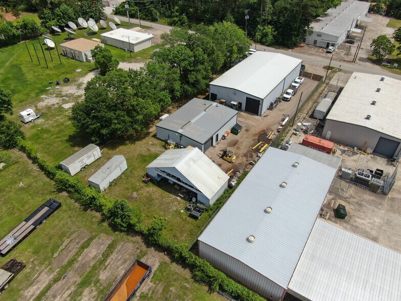 More Photos Of 508 Bryant Rd, Conroe Manufacturing For Sale