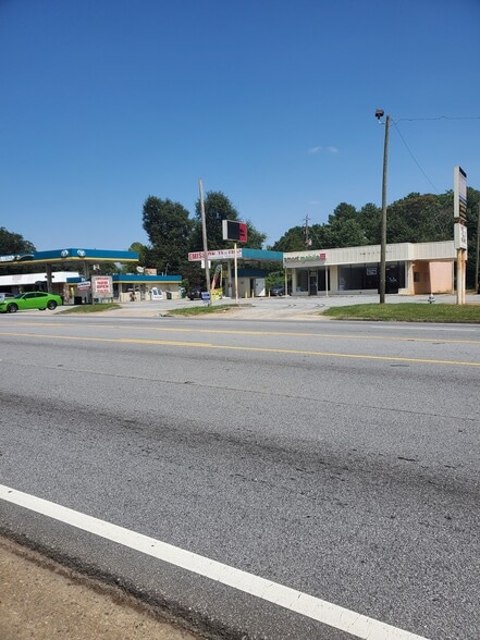 More Photos Of 5320 Riverdale Rd, Atlanta Freestanding For Lease