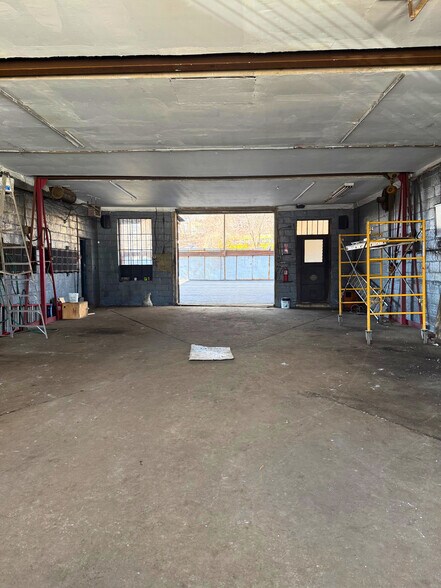 Primary Photo Of 10 Torre Pl, Yonkers Warehouse For Lease