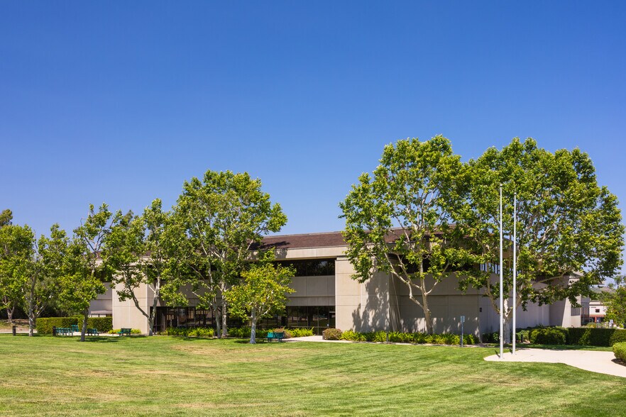 More Photos Of 29701 Agoura Rd, Agoura Hills Light Manufacturing For Lease