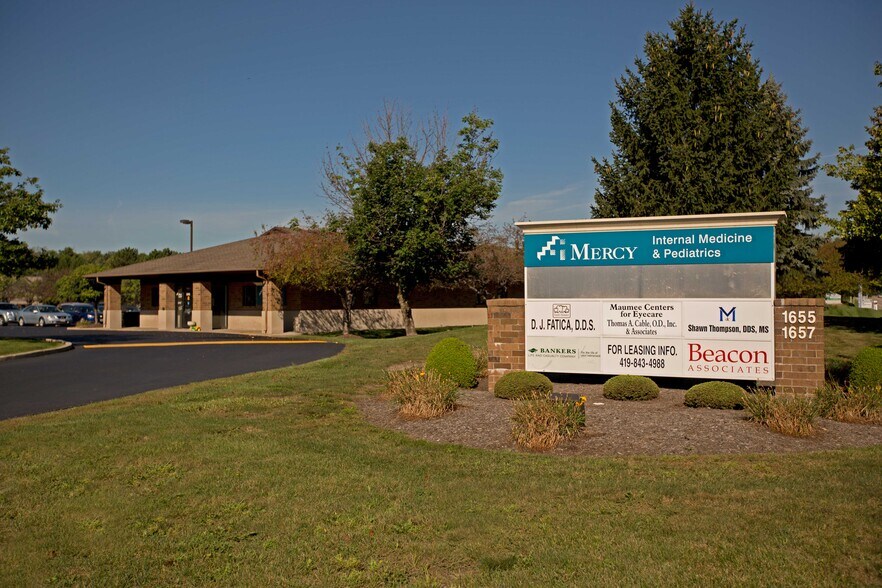 More Photos Of 1655-1657 Holland Rd, Maumee Medical For Lease