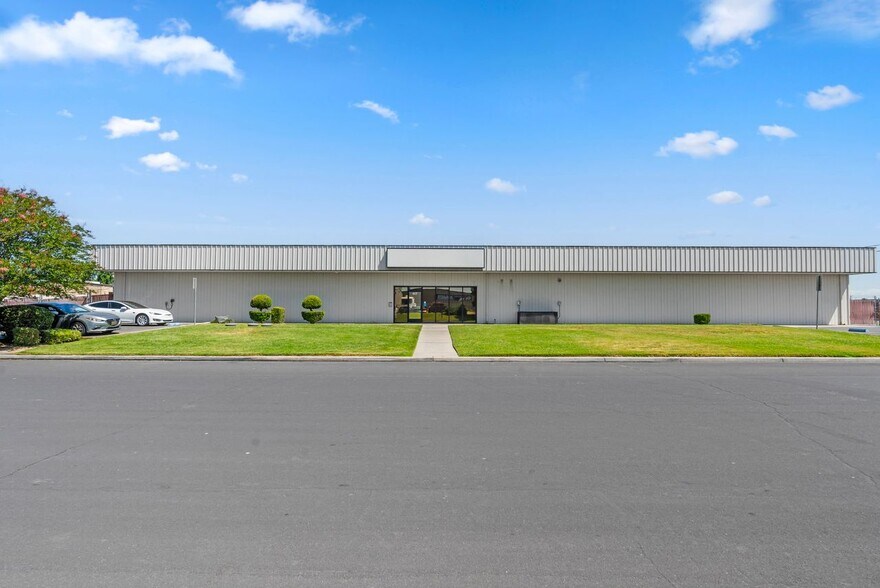 More Photos Of 417 Galaxy Way, Modesto Warehouse For Sale