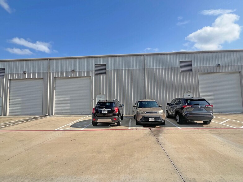More Photos Of 26077 Nelson Way, Katy Light Distribution For Lease