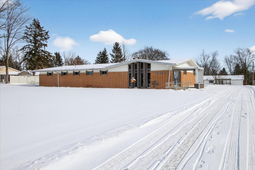 More Photos Of 820 N Pine River St, Ithaca Healthcare For Sale