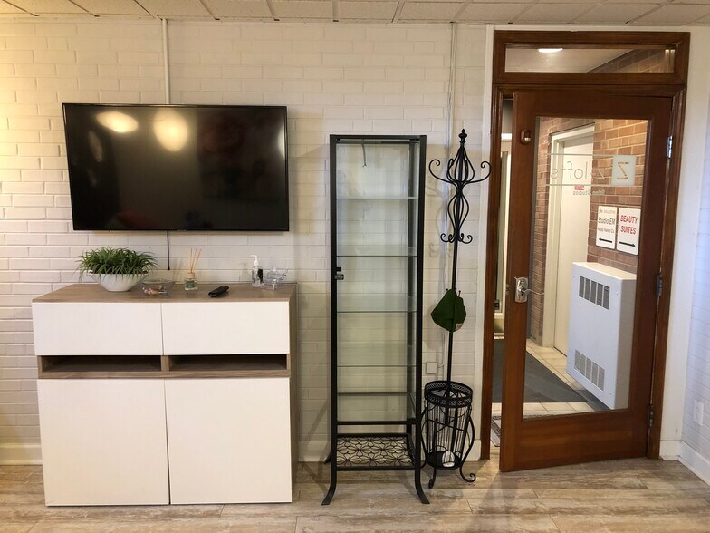 More Photos Of 1840 Zollinger Rd, Upper Arlington Loft Creative Space For Lease
