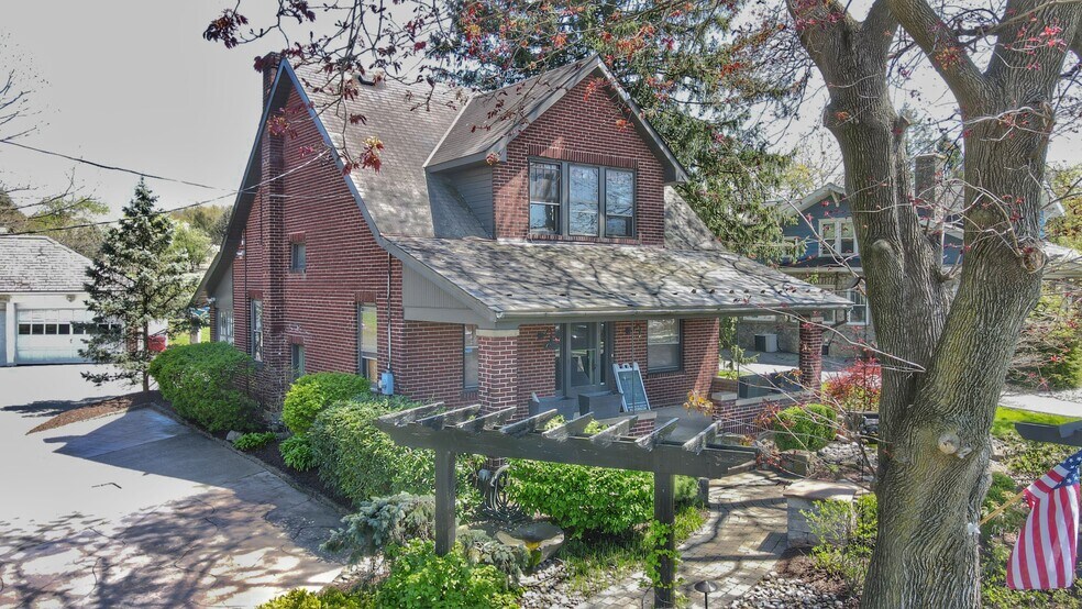 More Photos Of 1511 Sullivan Trl, Forks Township Office For Sale