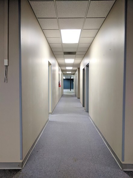 More Photos Of 901 W Main St, El Paso Office For Sale