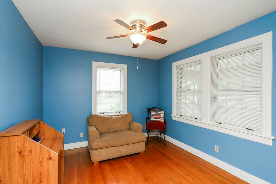 More Photos Of 103 Bass Dr, Columbia Flex For Sale