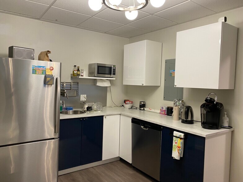 More Photos Of 6040 California Ave SW, Seattle Apartments For Lease